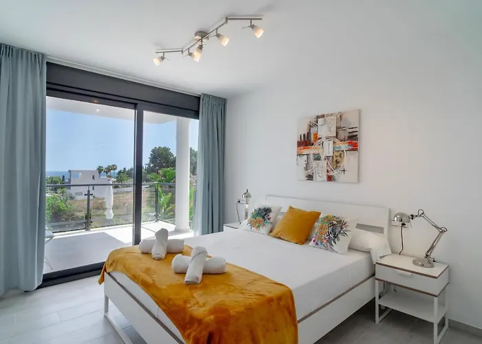 Luxuria Private Pool Villa *