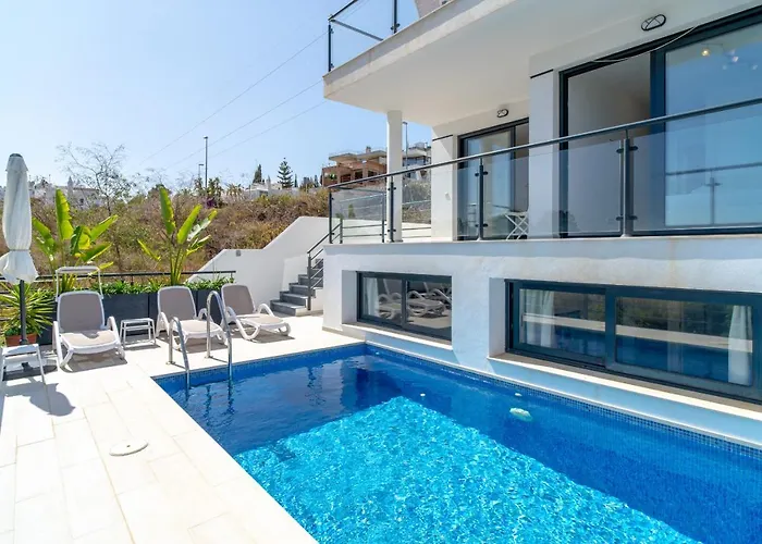 Luxuria Private Pool Vila *