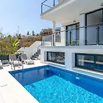 Luxuria Private Pool Villa *