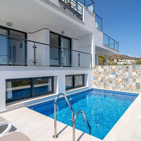 Luxuria Private Pool 内尔哈
