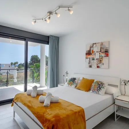 Luxuria Private Pool Villa *